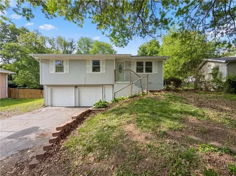 2808 NE 39th St, Kansas City, MO 64117