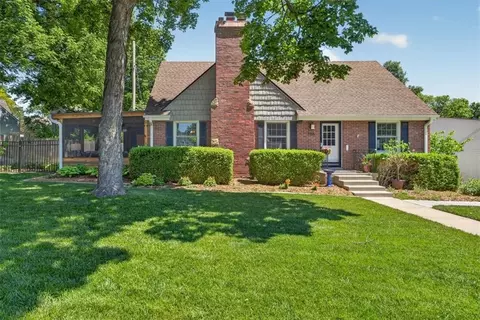 5315 Clark Dr, Roeland Park, KS 66205
