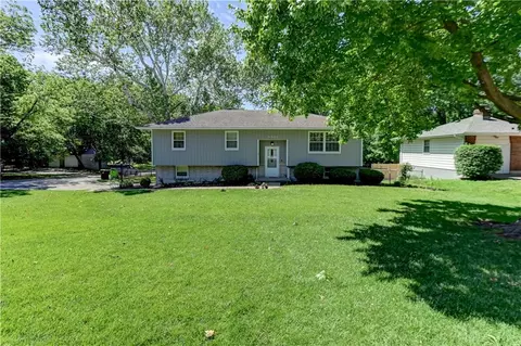 9901 W 55th St, Shawnee, KS 66203