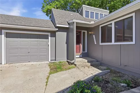 1032 NW 70th Ct, Kansas City, MO 64118