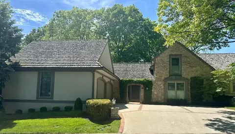 7904 Bristol Ct, Prairie Village, KS 66208