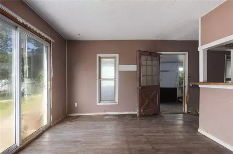 Living - 6900 Smith Dr, Hamilton, MO 64644 photo 4 of 7