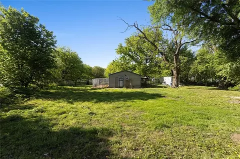 Exterior - 6900 Smith Dr, Hamilton, MO 64644 photo 1 of 8