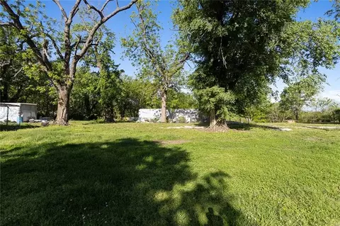 Exterior - 6900 Smith Dr, Hamilton, MO 64644 photo 5 of 8