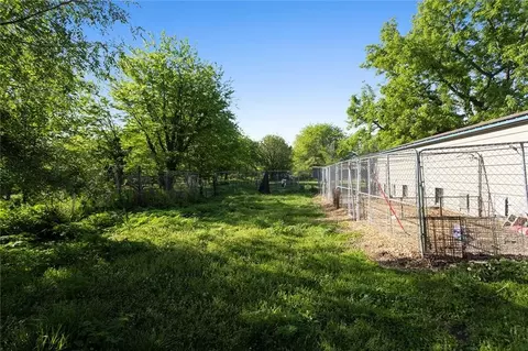 Exterior - 6900 Smith Dr, Hamilton, MO 64644 photo 6 of 8