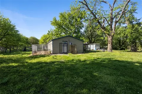 Exterior - 6900 Smith Dr, Hamilton, MO 64644 photo 4 of 8