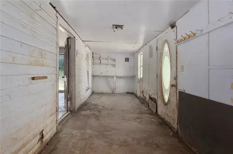 Entry Way - 6900 Smith Dr, Hamilton, MO 64644 photo 1 of 2