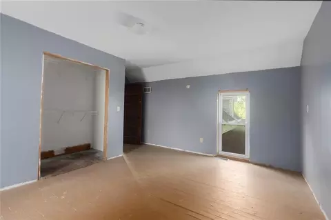 Bedroom - 6900 Smith Dr, Hamilton, MO 64644 photo 4 of 7