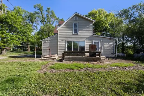 Exterior - 6900 Smith Dr, Hamilton, MO 64644 photo 2 of 8