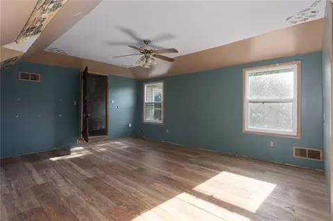 Bedroom - 6900 Smith Dr, Hamilton, MO 64644 photo 6 of 7