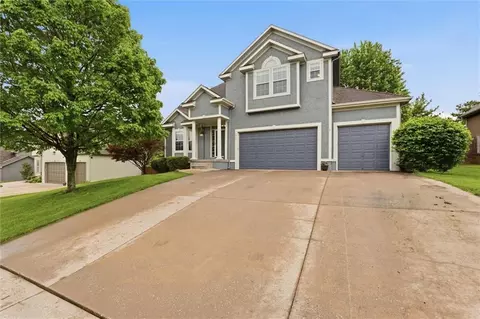 2509 SW Carlton Ct, Lees Summit, MO 64082