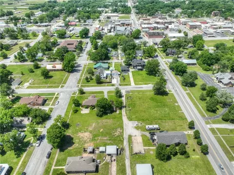 9 East 13th Street, Baxter Springs, KS 66713