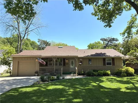 9335 Craig Dr, Overland Park, KS 66212