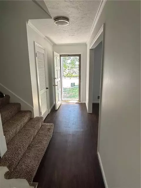 4290 Somerset Dr, Prairie Village, KS 66207
