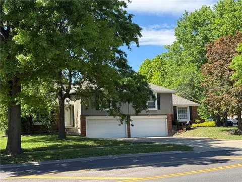 4290 Somerset Dr, Prairie Village, KS 66207