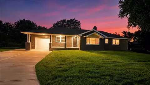 112 W Kay St, Lansing, KS 66043