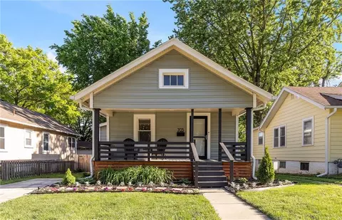 703 W 77th St, Kansas City, MO 64114