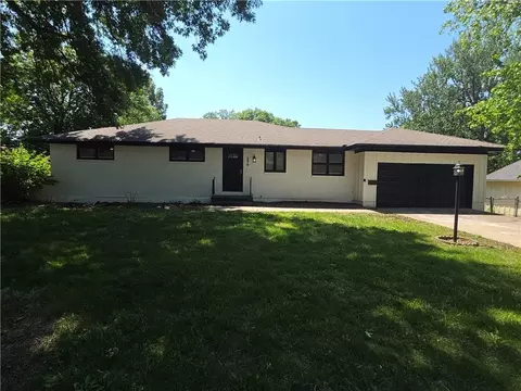 8819 E 61st St, Raytown, MO 64133