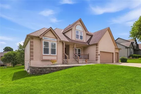 4333 SE Seattle Slew Dr, Lees Summit, MO 64082