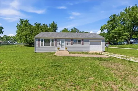 56 Santa Fe St, Leavenworth, KS 66048