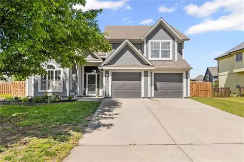 731 River Dr, Kansas City, KS 66111