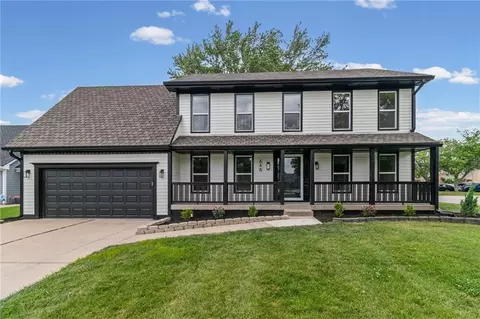 646 NE Saint Andrews Ct, Lees Summit, MO 64064