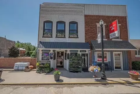 108 E Broadway St, Brunswick, MO 65236