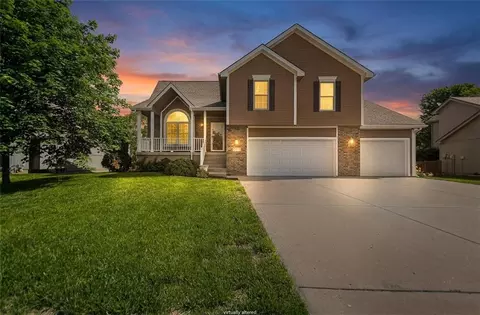 10023 N Willow Ave, Kansas City, MO 64157