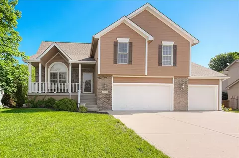 10023 N Willow Ave, Kansas City, MO 64157