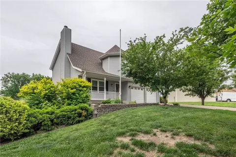 15143 Briarwood Dr, Basehor, KS 66007