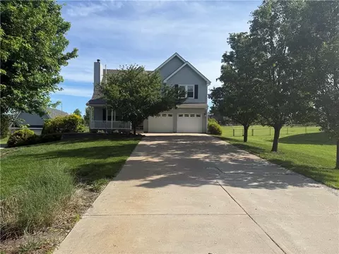 15143 Briarwood Dr, Basehor, KS 66007