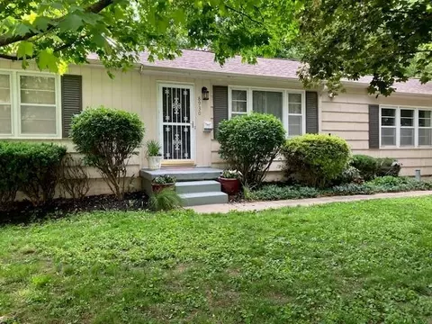 8930 Hardy St, Overland Park, KS 66212