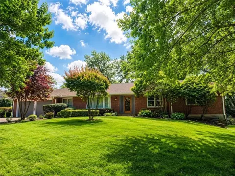 9821 Pembroke Ln, Leawood, KS 66206
