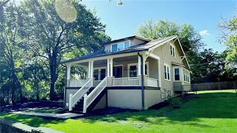 2005 E 81st St, Kansas City, MO 64132