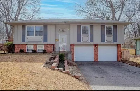 9721 W 56th Ter, Shawnee, KS 66203