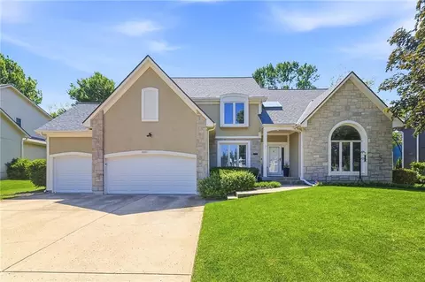 8001 Darnell Ln, Lenexa, KS 66215