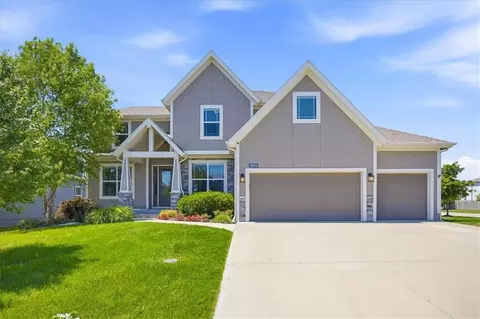 16964 S Hunter St, Olathe, KS 66062