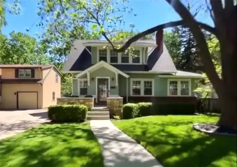 7419 Jarboe St, Kansas City, MO 64114