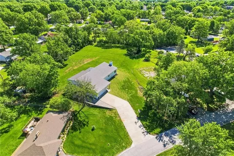 View/Area - 15 NE Johnson St, Lees Summit, MO 64063 photo 8 of 9