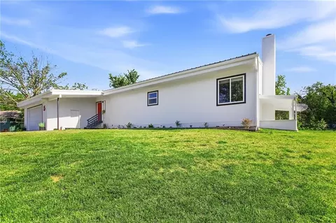 Exterior - 15 NE Johnson St, Lees Summit, MO 64063 photo 6 of 11