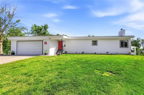 Exterior - 15 NE Johnson St, Lees Summit, MO 64063 photo 2 of 11