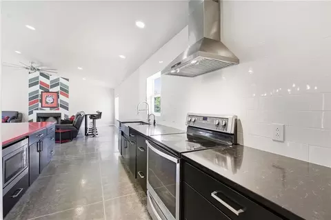 Kitchen - 15 NE Johnson St, Lees Summit, MO 64063 photo 4 of 6