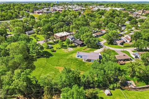View/Area - 15 NE Johnson St, Lees Summit, MO 64063 photo 5 of 9
