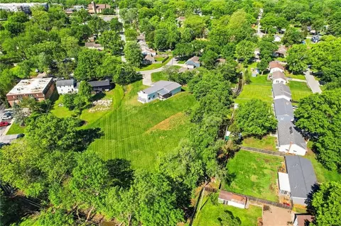 View/Area - 15 NE Johnson St, Lees Summit, MO 64063 photo 4 of 9