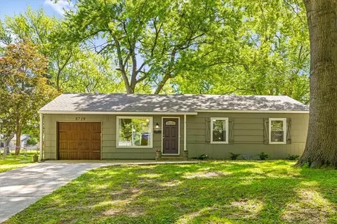 8719 Stearns Ave, Overland Park, KS 66214