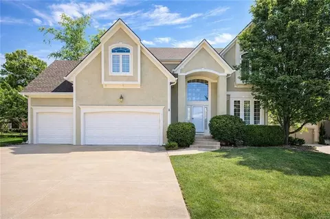 237 NE Hidden Ridge Cir, Lees Summit, MO 64064