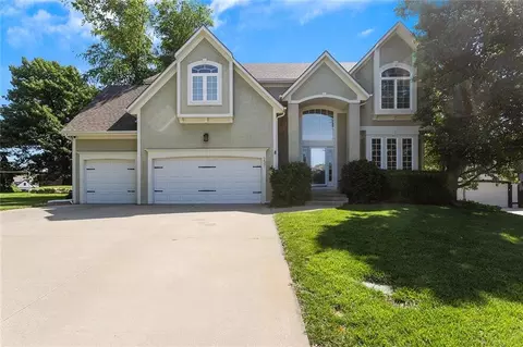 237 NE Hidden Ridge Cir, Lees Summit, MO 64064
