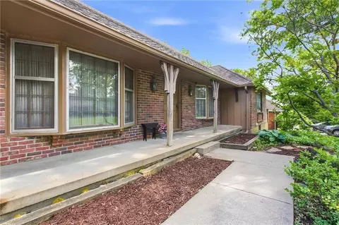 Exterior - 14818 E Covington Rd, Independence, MO 64055 photo 4 of 11