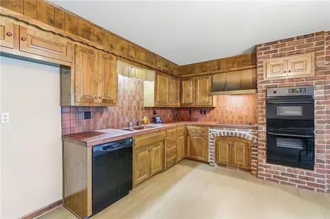 Kitchen - 14818 E Covington Rd, Independence, MO 64055 photo 2 of 2