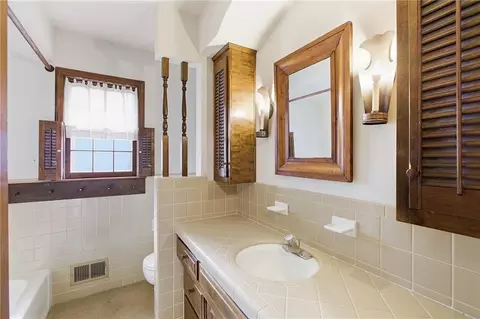 Bath - 14818 E Covington Rd, Independence, MO 64055 photo 1 of 3